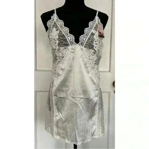 BNWT  Carinaca White Camisole Top Size Small